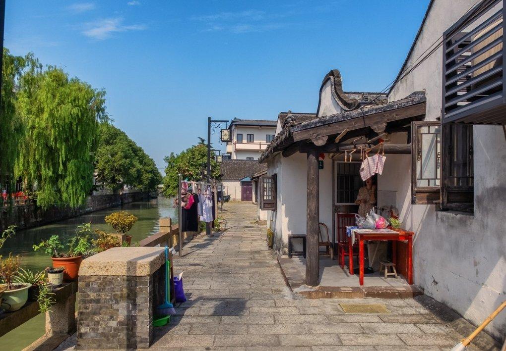 碧桂园公园里旁边的垃圾场问题；昭通大道火车站小区改造问题；巧家县小河镇住房处在滑坡高风险区问题有回复～